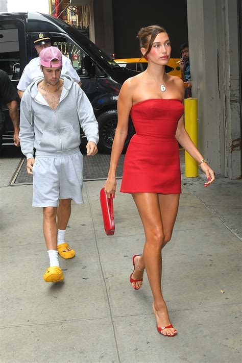 Hailey Bieber Posed in a Sexy Red Mini Sweater Dress on the。